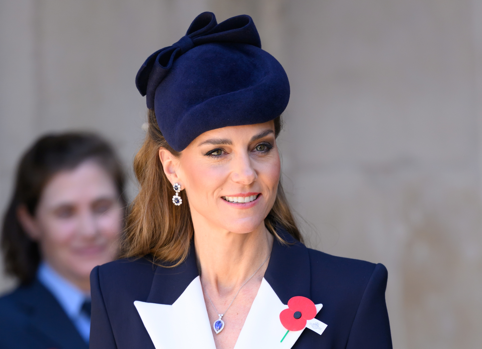 Η Kate Middleton μόλις πρόσθεσε στη συλλογή της το blazer των 2.500 ευρώ στο πιο chic χρώμα της άνοιξης - εικόνα 2