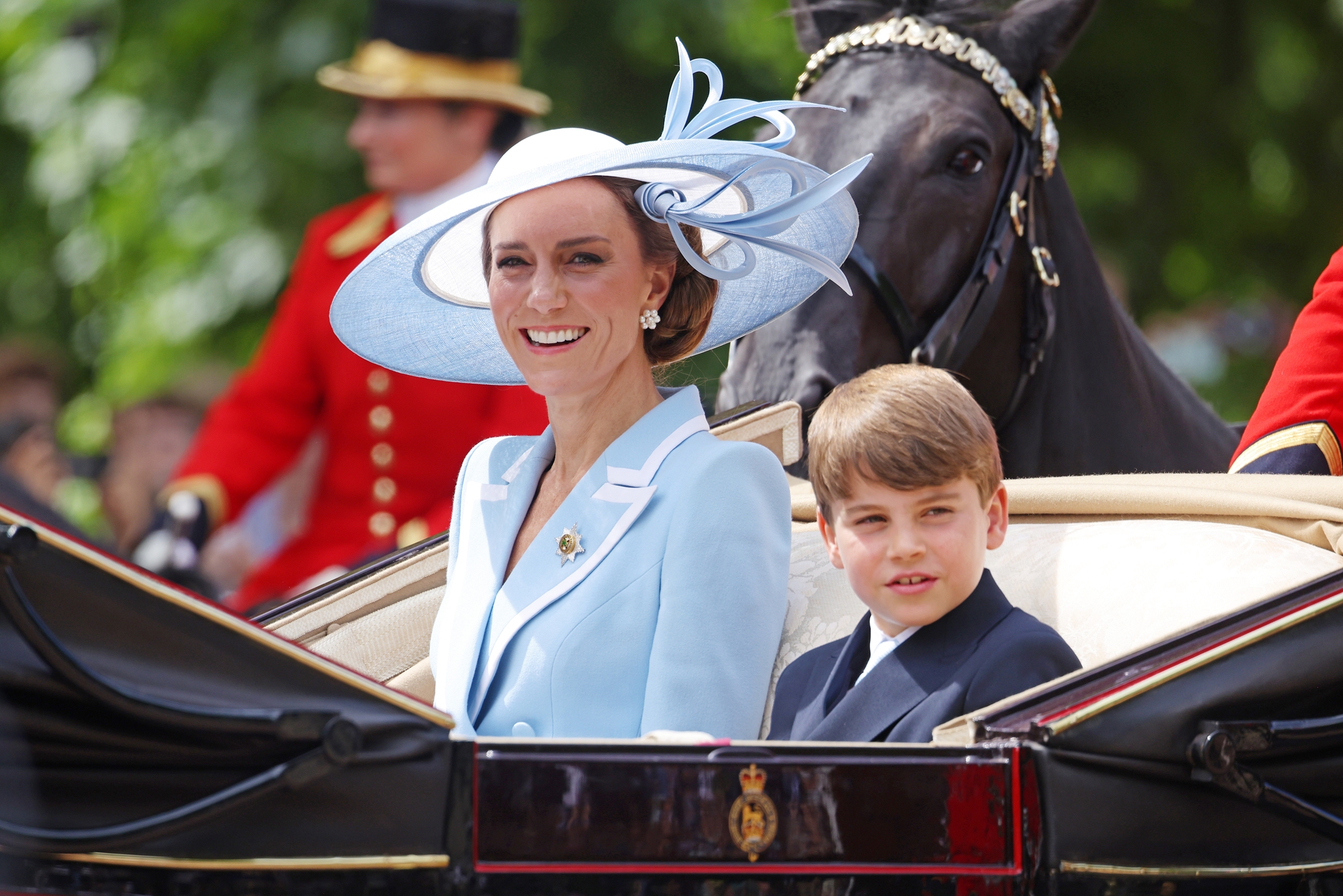 Kate Middleton - Πρίγκιπας William: "Σε ντροπιάζουμε ήδη αρκετά" – Η ατάκα στον πρίγκιπα George που έγινε viral - εικόνα 1