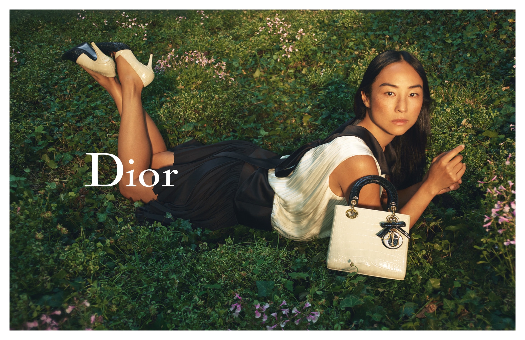 Jennifer Lawrence: Το ανατρεπτικό Dior look στο κόκκινο χαλί του Φεστιβάλ της Ρώμης - εικόνα 7