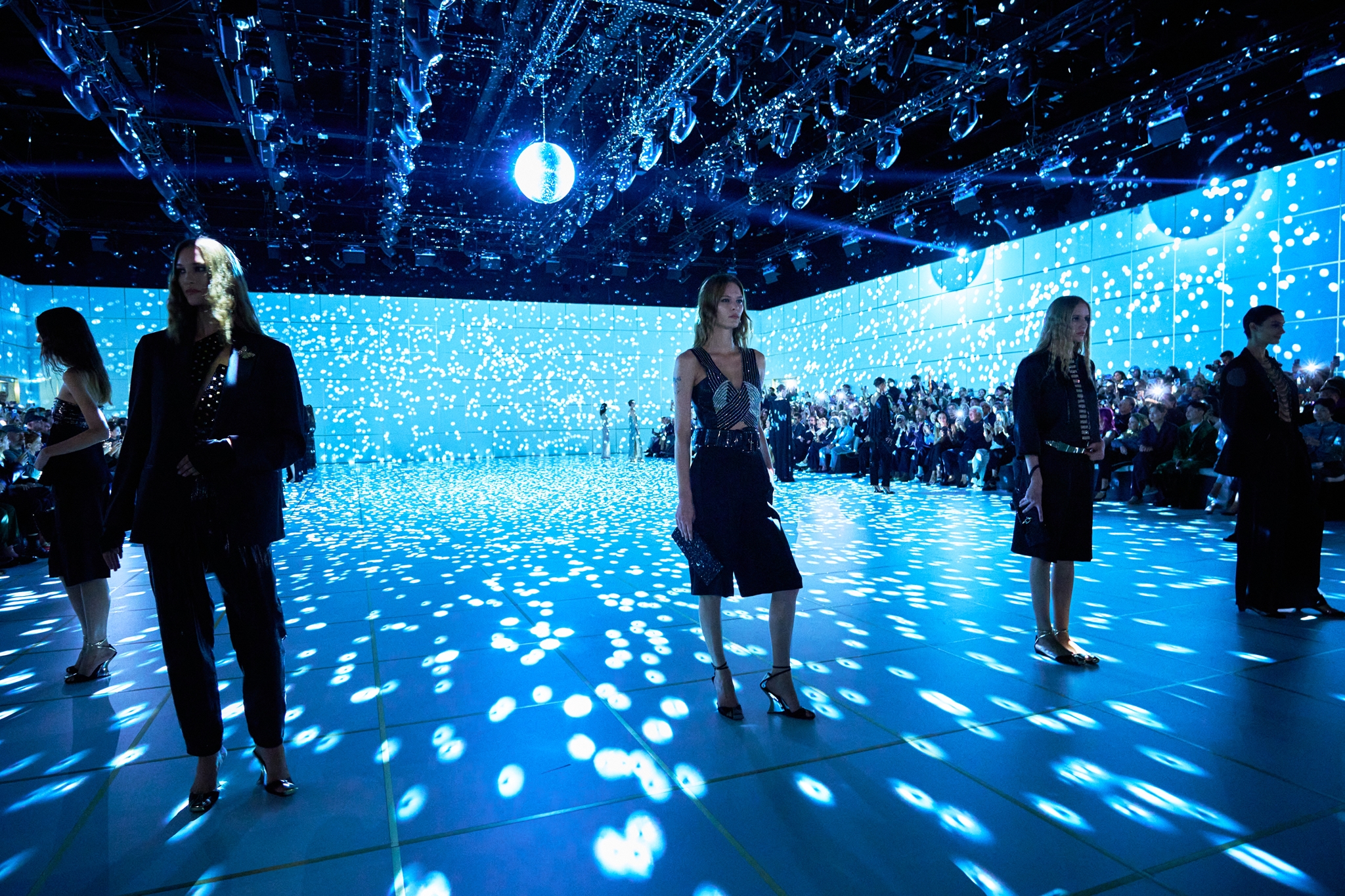 Dior SS27: Η νέα συλλογή του οίκου βρίσκει την ομορφιά στις ατέλειες της φύσης - εικόνα 8