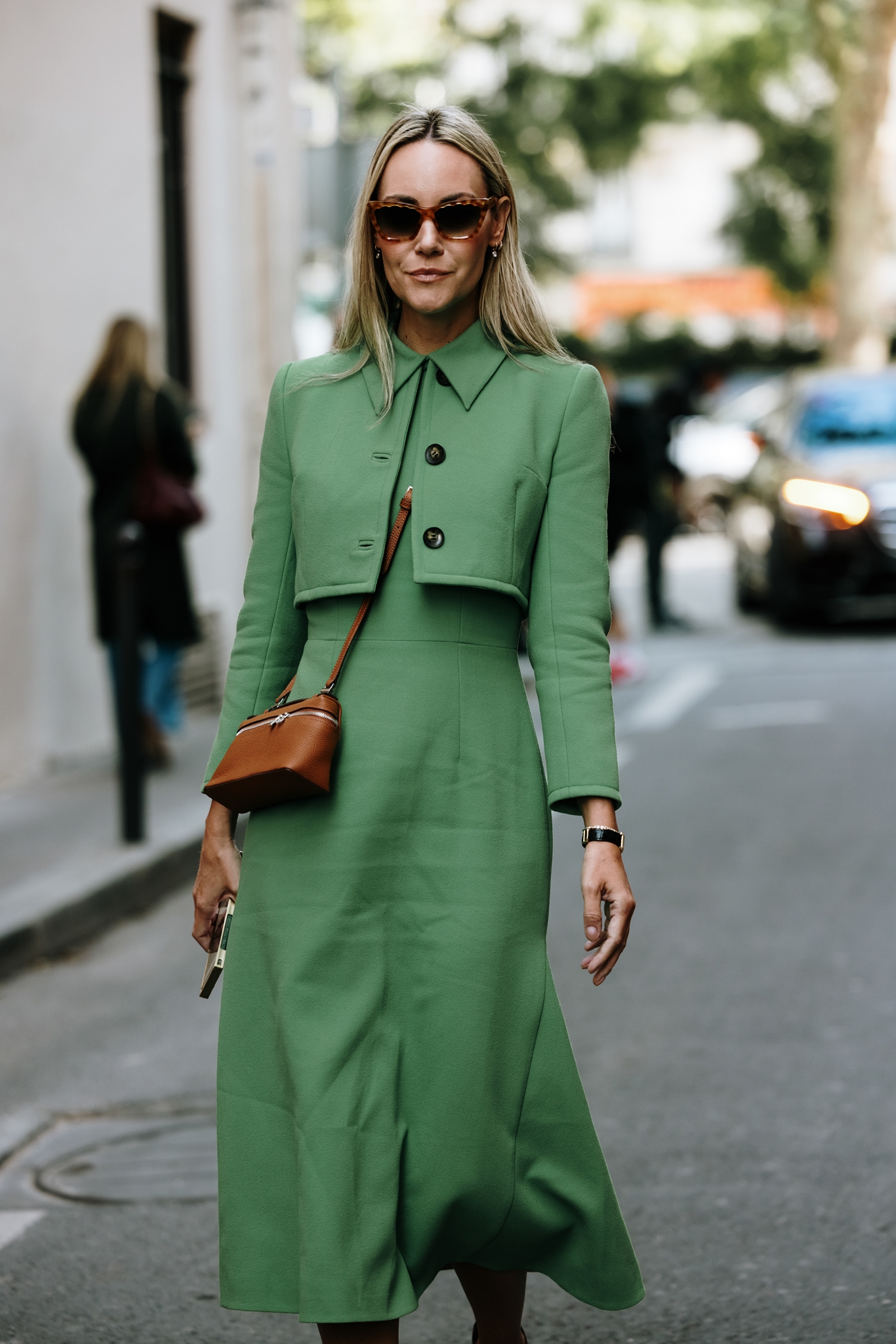 Fashion σκονάκι: 5 τσάντες σε γήινα χρώματα που ταιριάζουν με τα πάντα - εικόνα 1