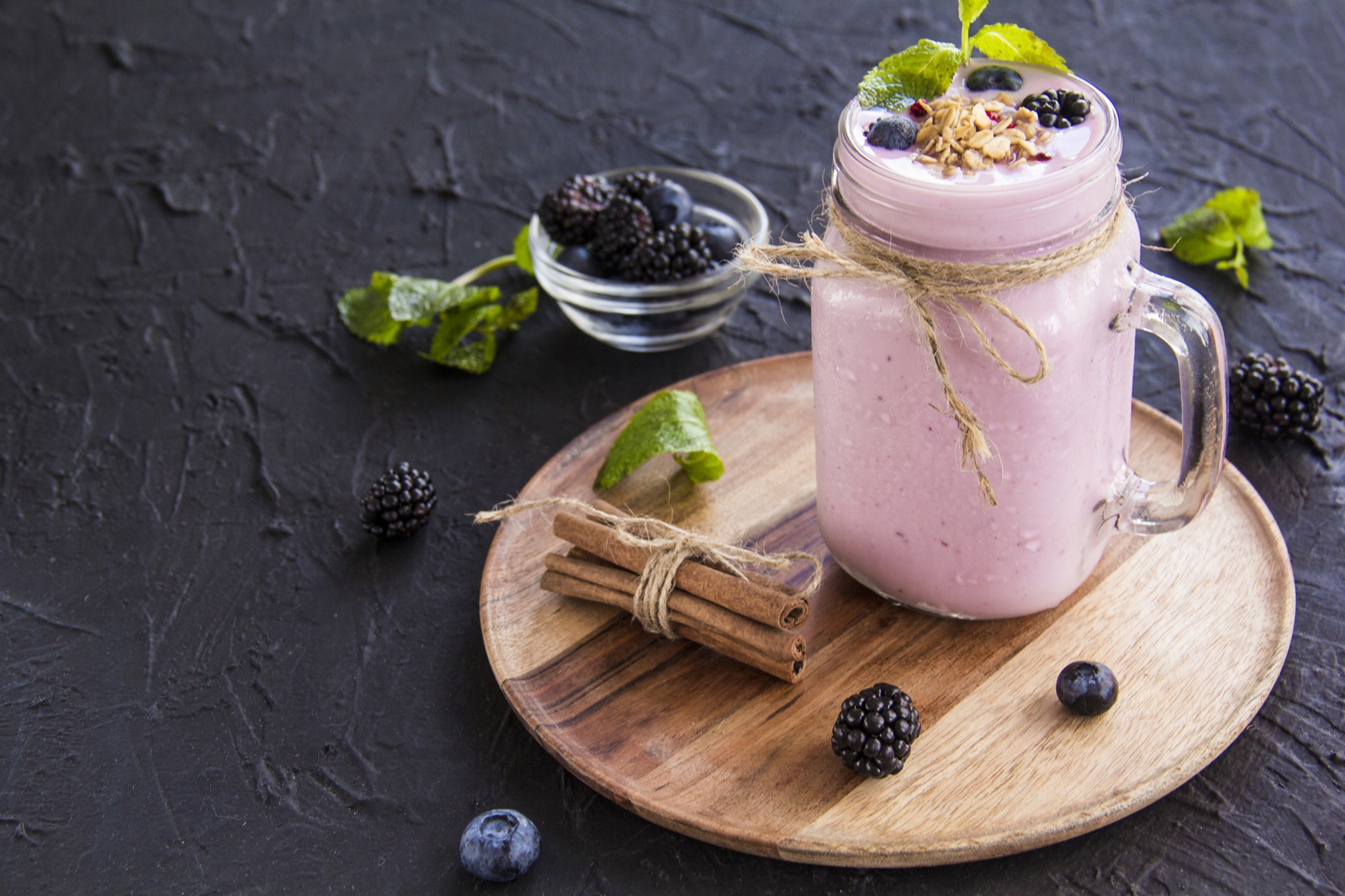 Θες πιο επίπεδη κοιλιά; Το καλοκαιρινό smoothie που όλοι δοκιμάζουν για καλύτερη πέψη, ενυδάτωση και λιγότερες λιγούρες μέσα στη μέρα - εικόνα 2