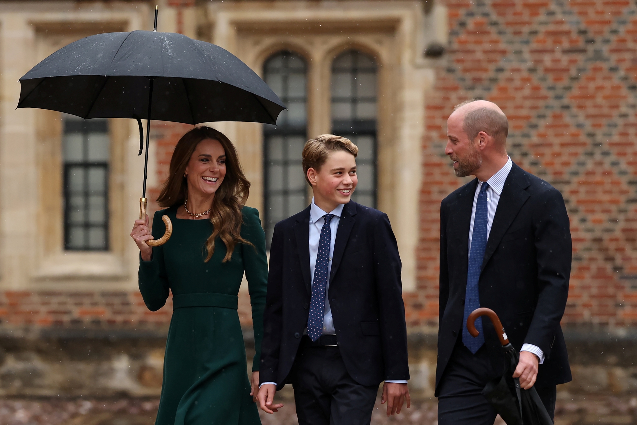 Kate Middleton: Τα σκουλαρίκια των 47 ευρώ με την τεράστια συναισθηματική αξία – Η τραγική ιστορία πίσω από το πιο συμβολικό κόσμημά της - εικόνα 1