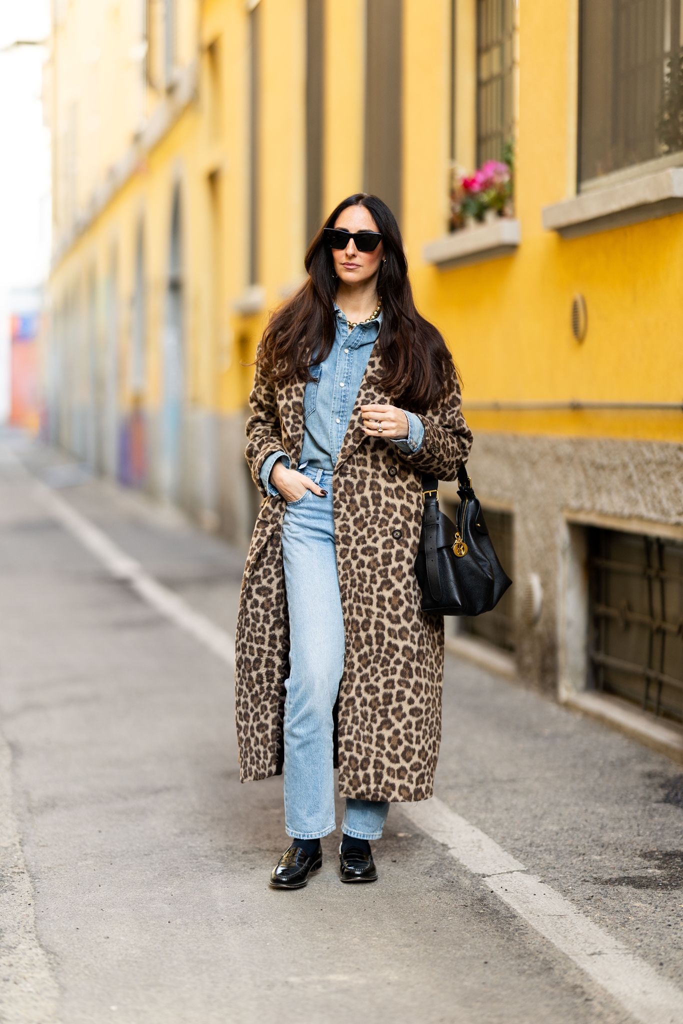 Tweed jacket: Ανακαλύψαμε 5 chic οικονομικά κομμάτια που θα ερωτευθείς με την πρώτη ματιά - εικόνα 1