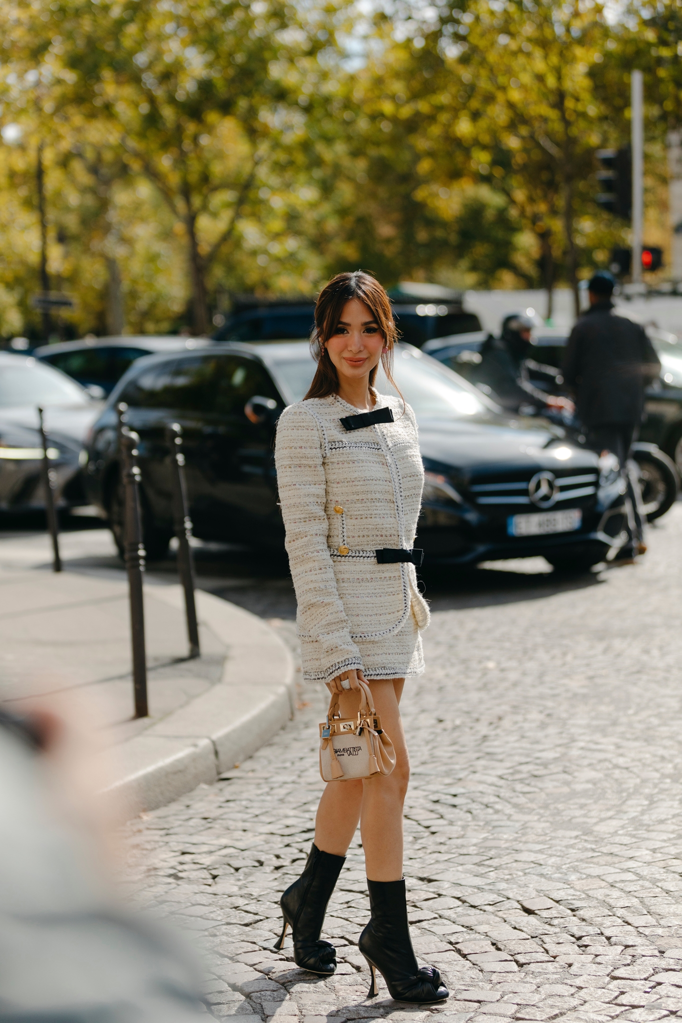 Tweed jacket: Ανακαλύψαμε 5 chic οικονομικά κομμάτια που θα ερωτευθείς με την πρώτη ματιά - εικόνα 10