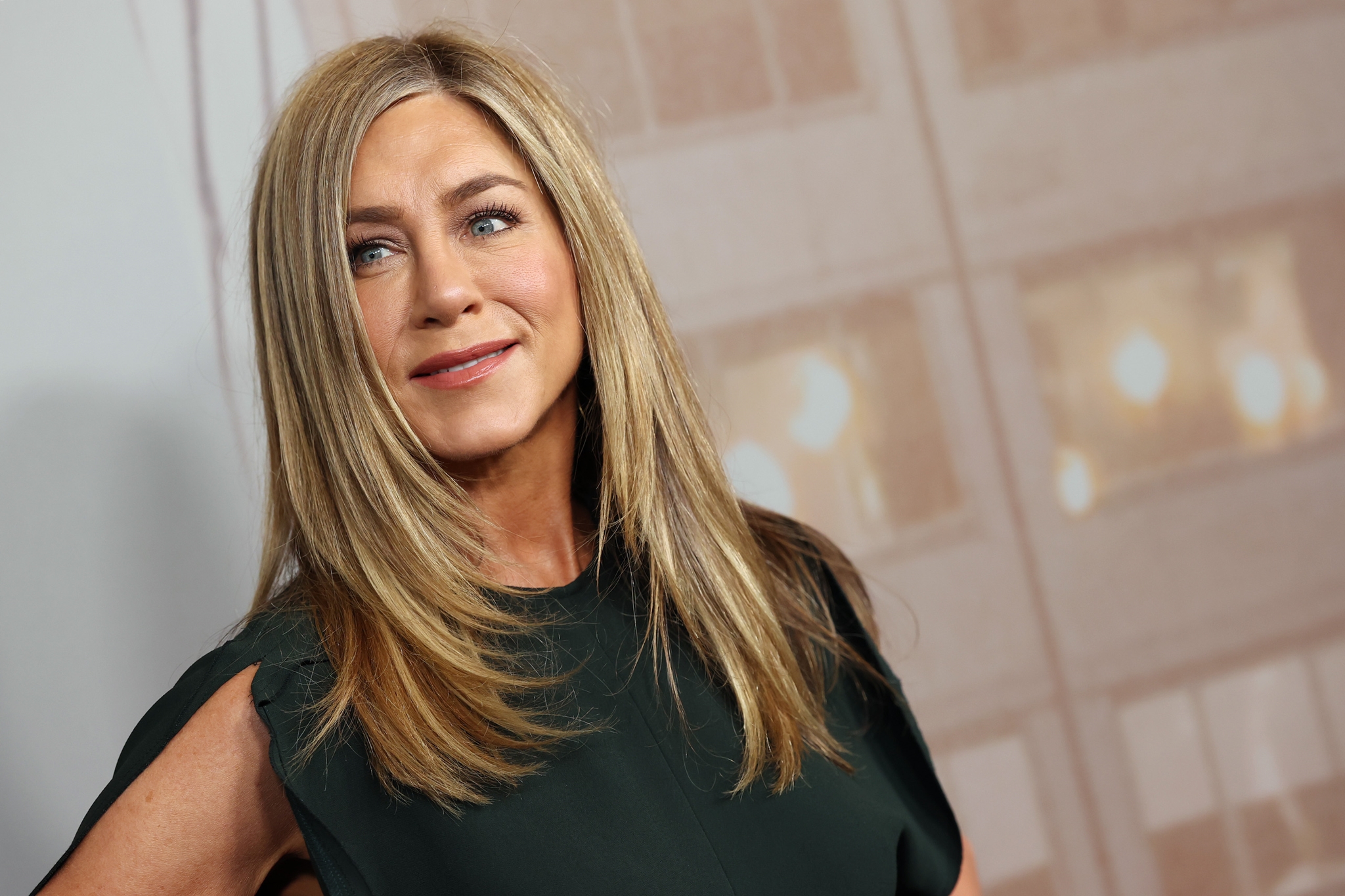 Jennifer Aniston: Αυτό είναι το κομμάτι κλειδί που φορά κάθε καλοκαίρι και ταιριάζει πραγματικά με τα πάντα - εικόνα 1