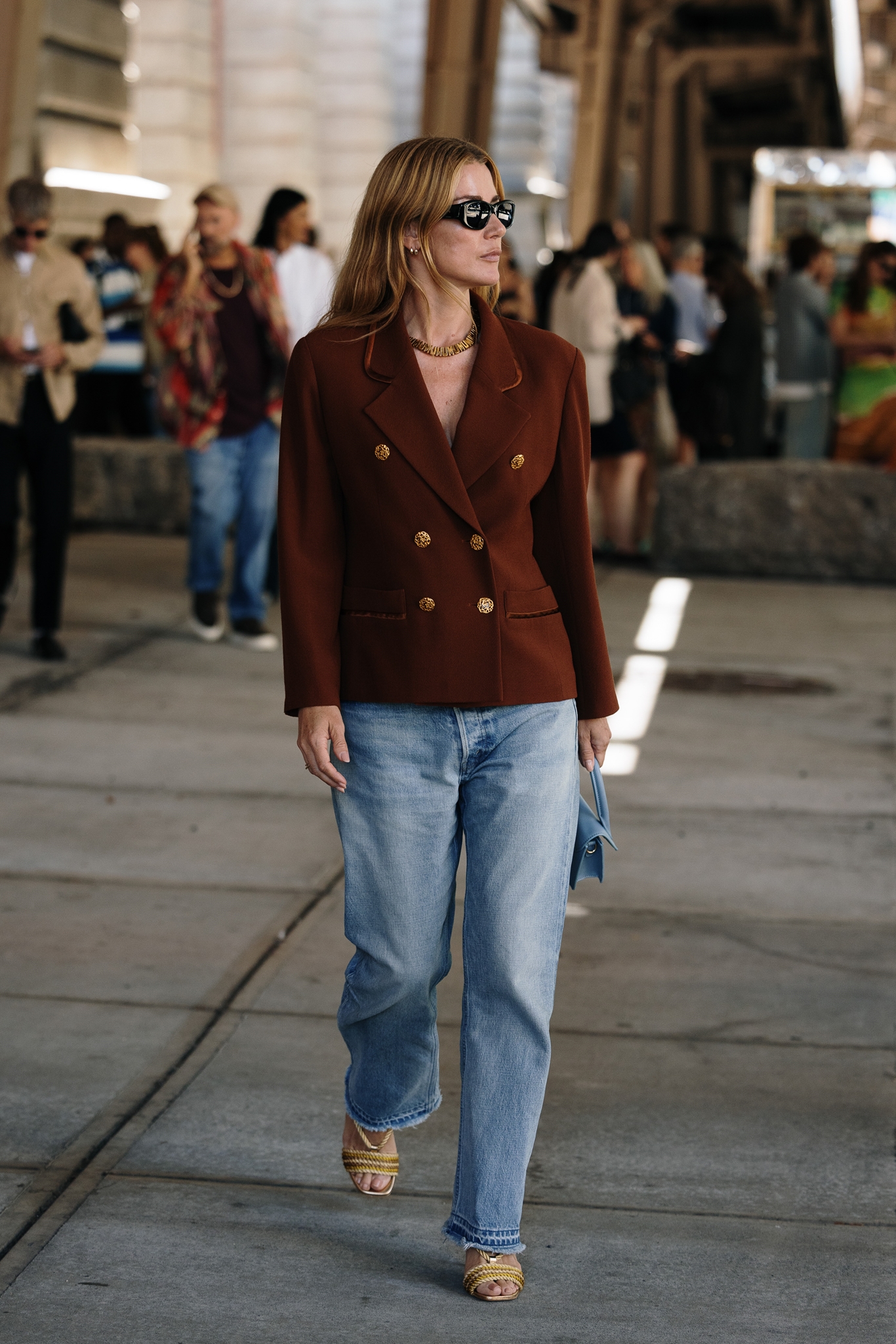 Το σατέν bomber jacket είναι ο εύκολος τρόπος να δείχνεις κομψή, όπως το viral σχέδιο των M&S - εικόνα 2