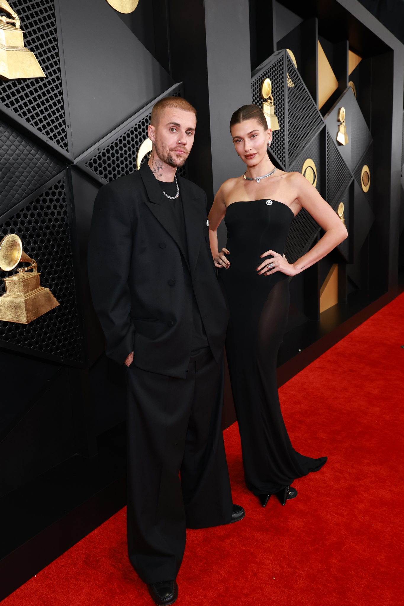 Η Hailey Bieber μόλις έκανε τη μεγαλύτερη αλλαγή στα μαλλιά της εδώ και 11 χρόνια – Αυτή είναι η απόχρωση που θα ζητούν όλες το φθινόπωρο - εικόνα 2