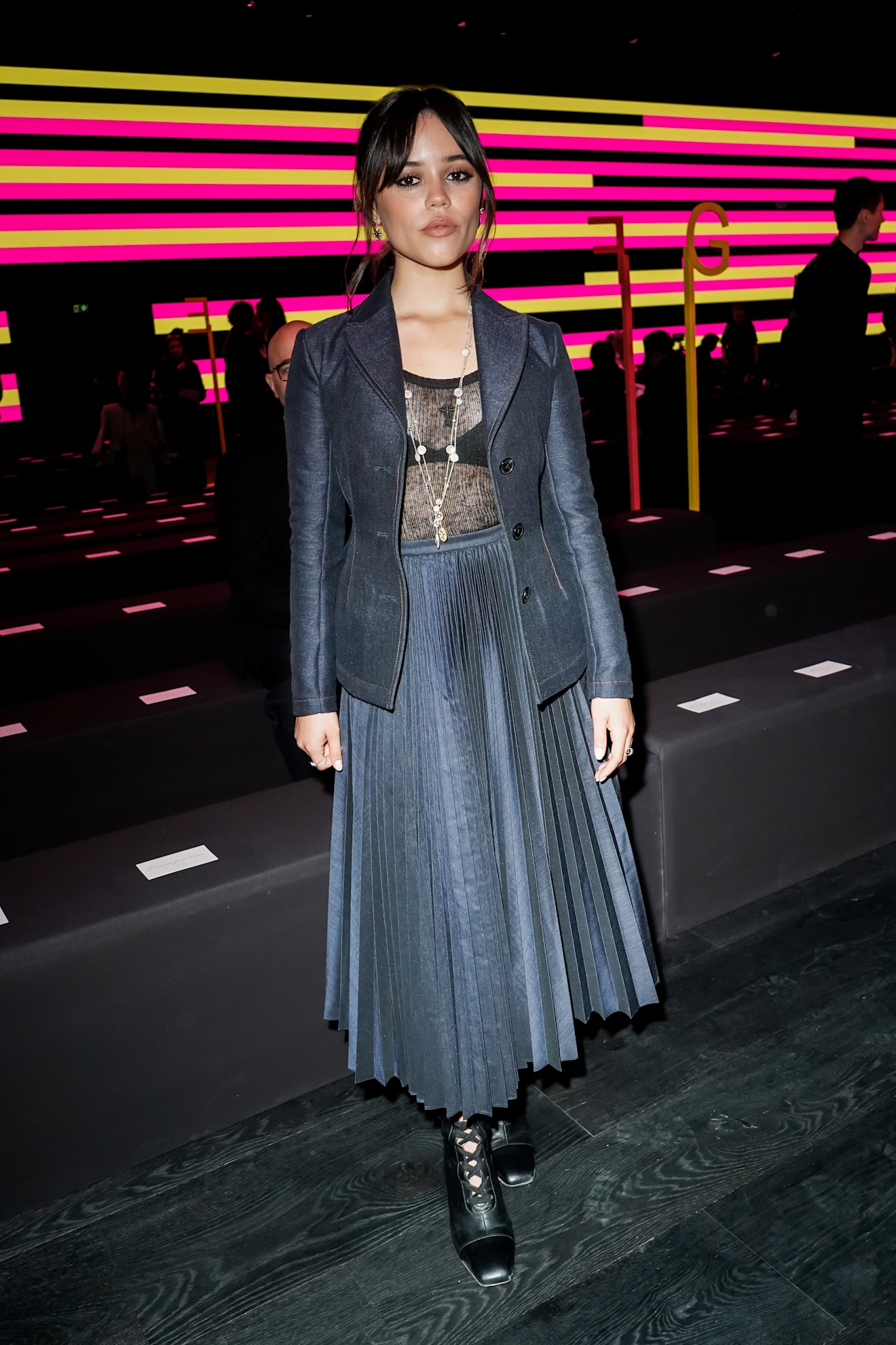 Ακόμα το σκέφτεσαι; Η Jenna Ortega με το κοντό καρέ που μας έκανε να θέλουμε να κόψουμε τα μαλλιά μας - εικόνα 2