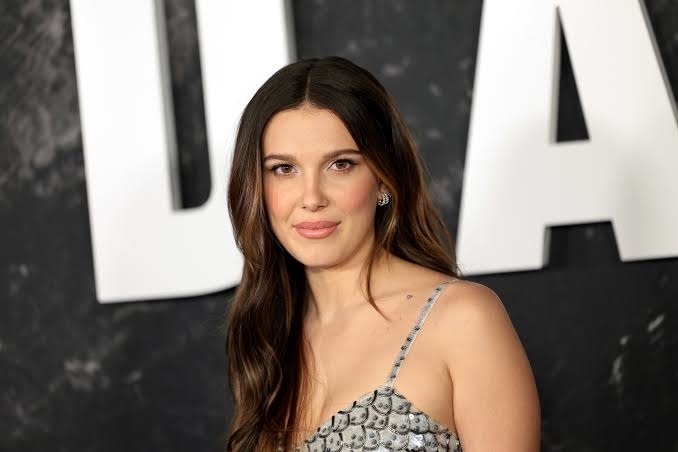 Millie Bobby Brown: Έγινε μητέρα για δεύτερη φορά μέσω υιοθεσίας – "Ένα μωρό έρχεται από την κοιλιά ή από την καρδιά" - εικόνα 1