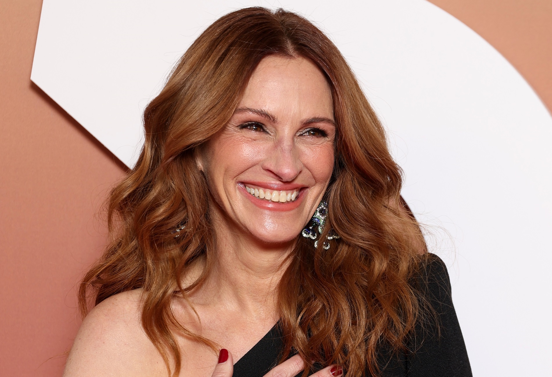 Η ανανέωση που θέλεις το φθινόπωρο: Η Julia Roberts έκανε την αλλαγή που φωτίζει το πρόσωπο και γλυκαίνει τα χαρακτηριστικά - εικόνα 2