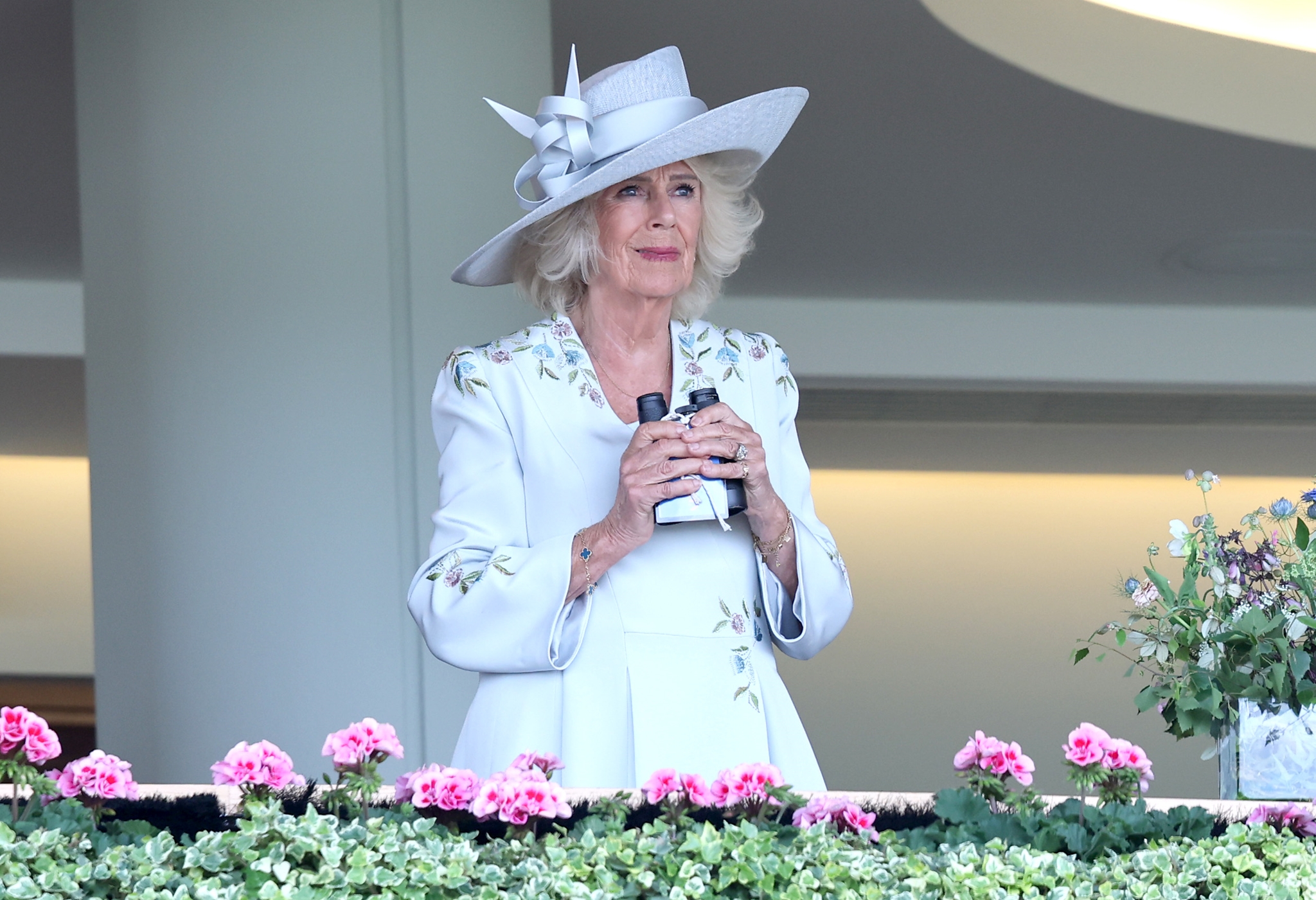 Βασίλισσα Camilla: Τι απαγόρευσε στην κομμώτριά της μετά τα 70; Η αλλαγή που της χαρίζει πιο φωτεινή και νεανική όψη - εικόνα 1