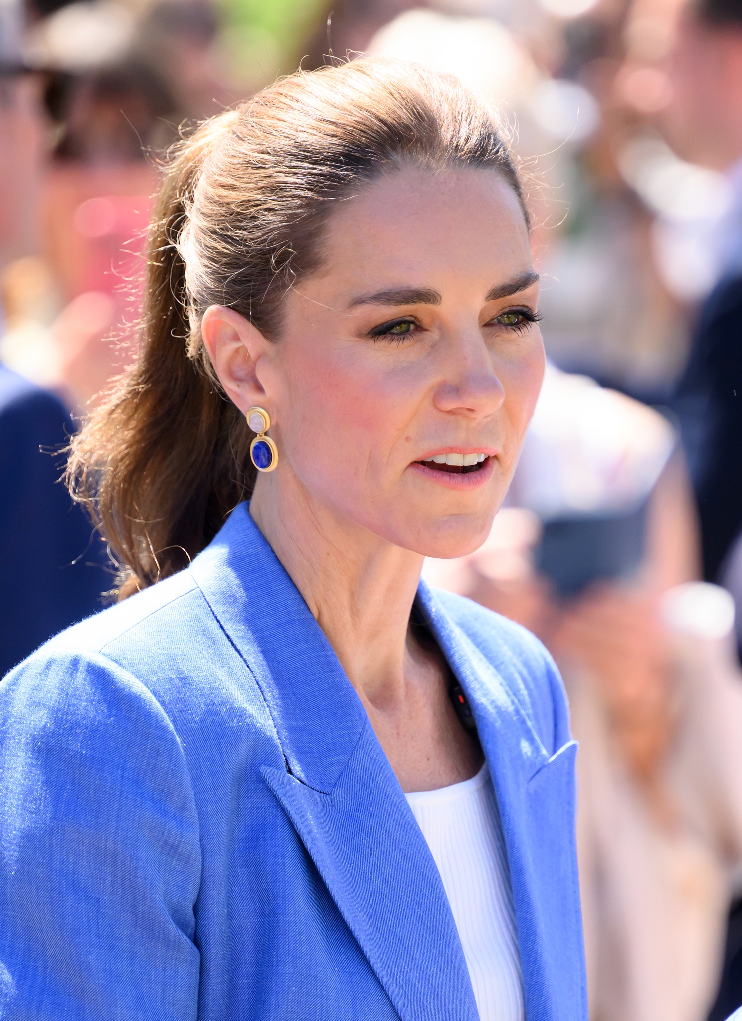 Γιατί δεν θα δεις ποτέ την Kate Middleton να ανανεώνει το κραγιόν της δημόσια – Οι 6 άγραφοι κανόνες ομορφιάς του Παλατιού - εικόνα 2
