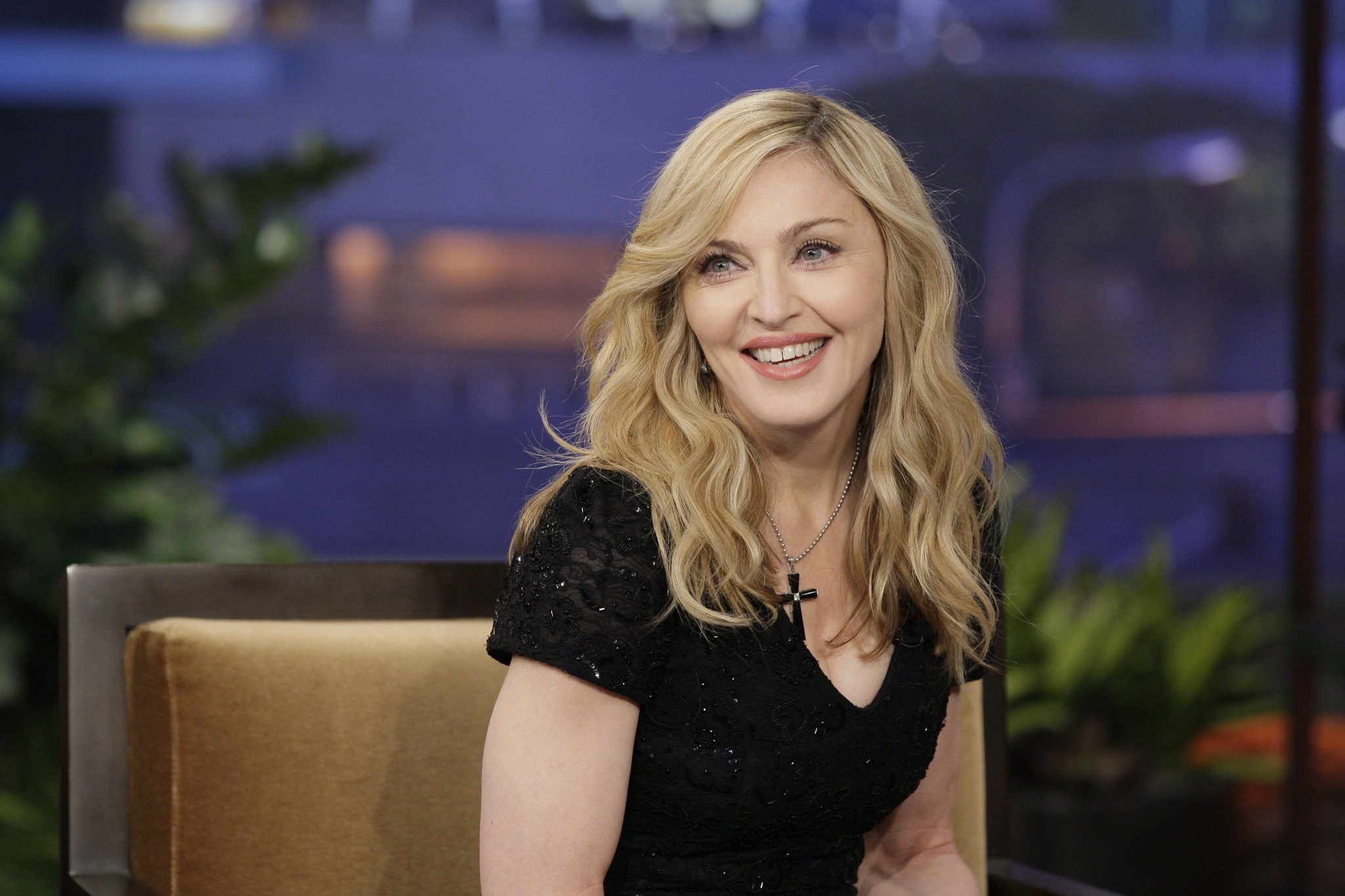 Madonna: Η βασίλισσα της pop με sultry chic look επαναπροσδιορίζει την κομψότητα με γούνα και δαντέλα - εικόνα 1