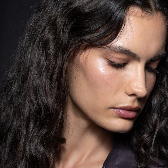 Αυτή η παλέτα σκιών από τα H&M κοστίζει κάτω από 7 ευρώ και έχει όλες τις αποχρώσεις που θες για το φθινόπωρο