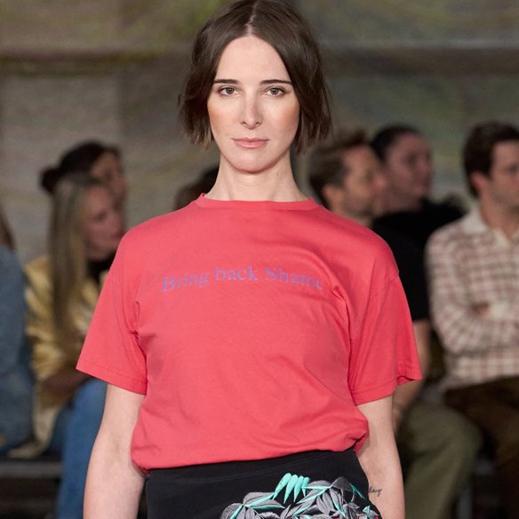 Τα graphic T-shirts είναι η αγαπημένη γλώσσα της μόδας