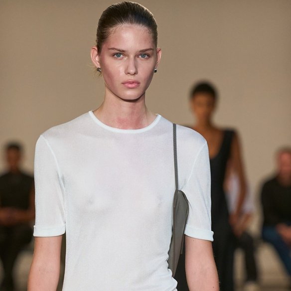 Η Calvin Klein επέστρεψε σε αυτό που ξέρει να κάνει καλύτερα