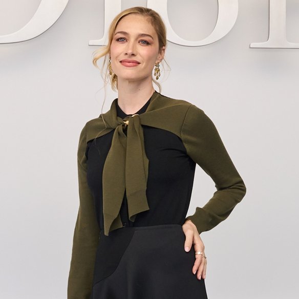 Τα κομψά παπούτσια με χαμηλό τακούνι της Beatrice Borromeo, ιδανικά από τώρα μέχρι τον Μάρτιο