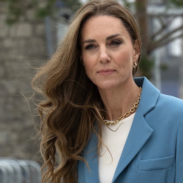 Η Kate Middleton εμφανίστηκε με το blazer που θα φοράμε όλο το φθινόπωρο