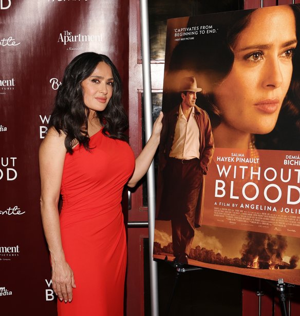 "Είμαι στην καλύτερη φάση μου σήμερα": Η Salma Hayek στα 60 ξεκινά από την αρχή και μετακομίζει μόνιμα στο Παρίσι