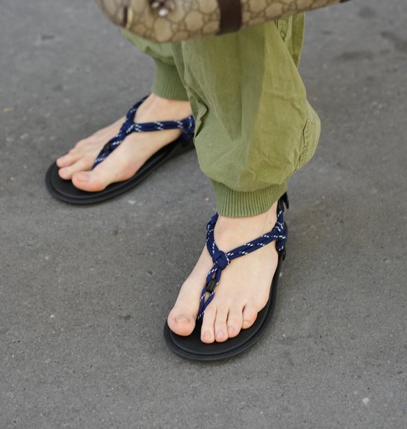 Τα rope sandals είναι η πιο cool και ευέλικτη τάση του καλοκαιριού και θα τη δοκιμάσεις με λιγότερα από 40 ευρώ