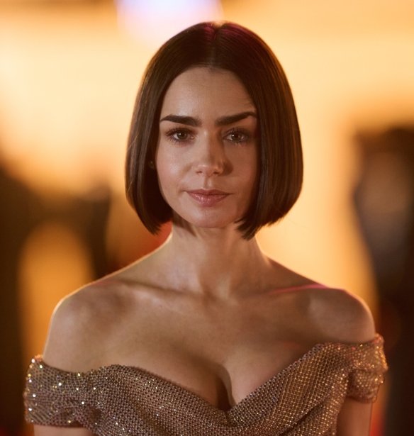 Lily Collins: Τα αγαπημένα της skincare προϊόντα υπάρχουν και στο φαρμακείο της γειτονιάς σου