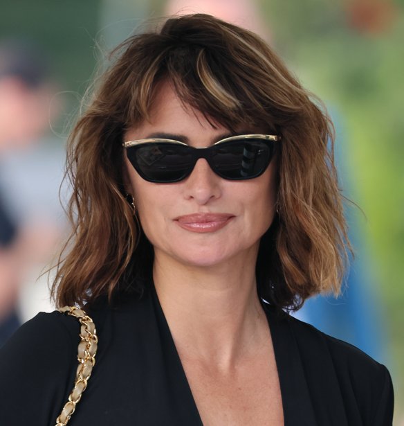 Penélope Cruz: Τι να προσθέσεις σε ένα απλό μαύρο φόρεμα για να αποκτήσεις αμέσως ένα ακαταμάχητο red carpet look