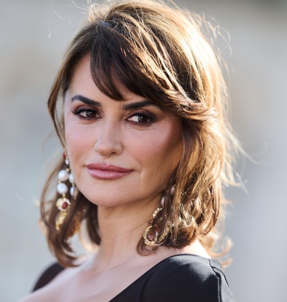 Αγνώριστη η Penélope Cruz: Η ριζική αλλαγή από το καστανό σε ένα πλατινέ ξανθό