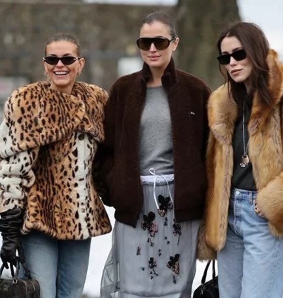 Galentine's Day: Πώς θα ντυθείς κομψά σε μία έξοδο με τις φίλες σου