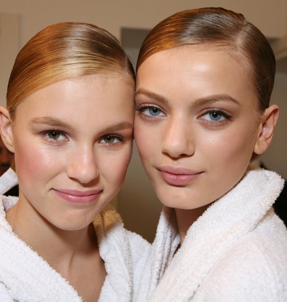 Η tubing mascara που αφαιρείται πανεύκολα και χαρίζει εντυπωσιακά μακριές και πυκνές βλεφαρίδες