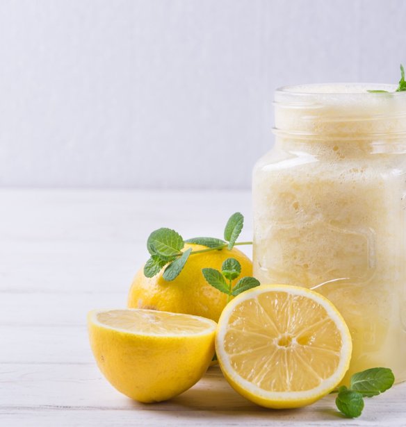 Flat Belly: Αυτό το κρεμώδες smoothie με λεμόνι και ελαιόλαδο καταπολεμά το φούσκωμα