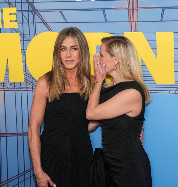 Jennifer Aniston: Το bangs challenge που μόλις ξεκίνησε αποδεικνύει ότι οι αφέλειες είναι η πιο κομψή αλλαγή που μπορείς να κάνεις τώρα