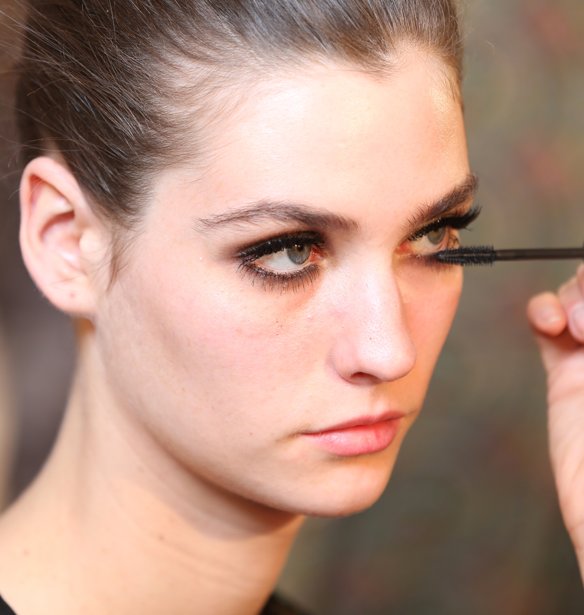 XXL Βλεφαρίδες: Οι top 5 mascaras που ακούμε παντού τώρα