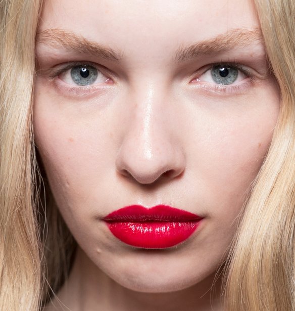 Pre-shower makeup: Η παράξενη μέθοδος για να τολμήσεις να κάνεις το μακιγιάζ αλλιώς