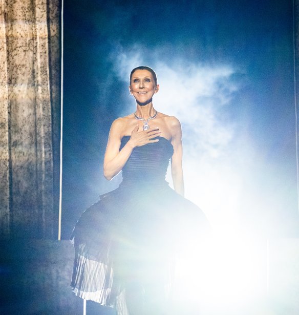"Έκανα την ασθένεια λόγο για να ζω": Η Céline Dion επιστρέφει στη σκηνή και ξεσπά σε κλάματα μετά από μια συγκλονιστική εξομολόγηση