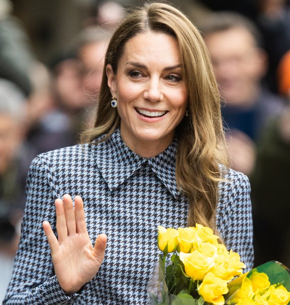 Η Kate Middleton με προσιτό Breton πλεκτό στη νέα οικογενειακή φωτογραφία
