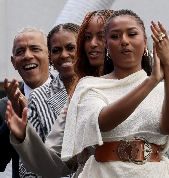 "Δεν μου λείπουν": Η Michelle Obama μιλά για τη στιγμή που οι κόρες της έφυγαν από το σπίτι