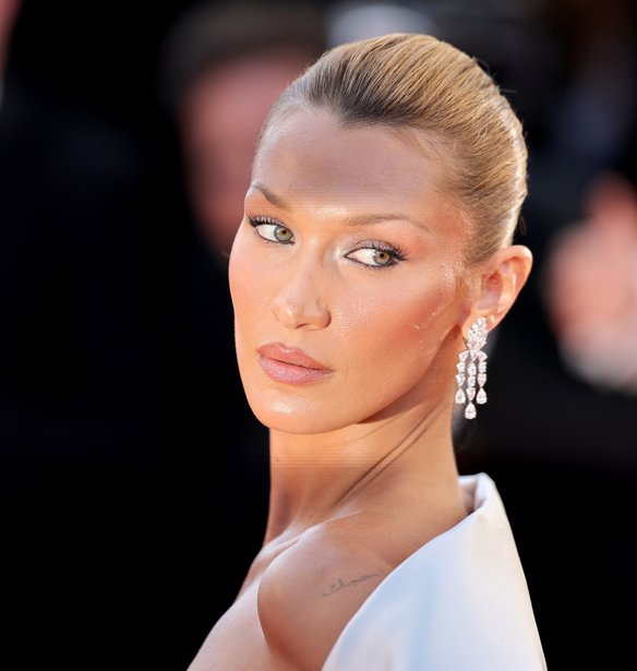 Bella Hadid: Το glossy pink lip combo από τις Κάννες είναι το πιο chic nude του καλοκαιριού
