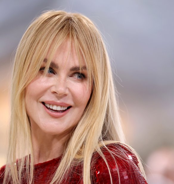 Ευχαριστούμε τη Nicole Kidman που αποκάλυψε τον πιο όμορφο και εύκολο τρόπο να πιάσουμε τα μαλλιά μας το καλοκαίρι