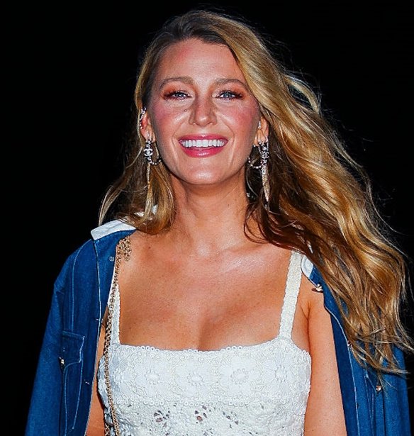 "Κettlebell sumo lift" : Aυτό είναι το μυστικό της σιλουέτας της Blake Lively