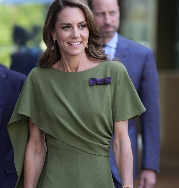 Kate Middleton: Ξαναφόρεσε το μπλε κοστούμι που συνδέθηκε με την επιστροφή της μετά τον καρκίνο – Και επιβεβαίωσε τον τίτλο της ως απόλυτη βασίλισσα του repeat wear