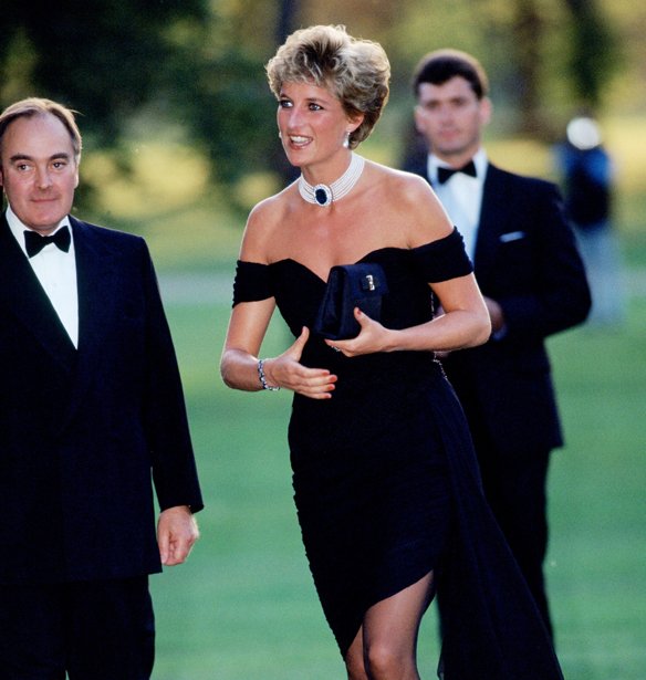 Πριγκίπισσα Diana: Το "revenge dress", το πιο διάσημο φόρεμά της, βγαίνει στο σφυρί 32 χρόνια μετά – Μπορεί να ξεπεράσει το 1 εκατ. ευρώ;