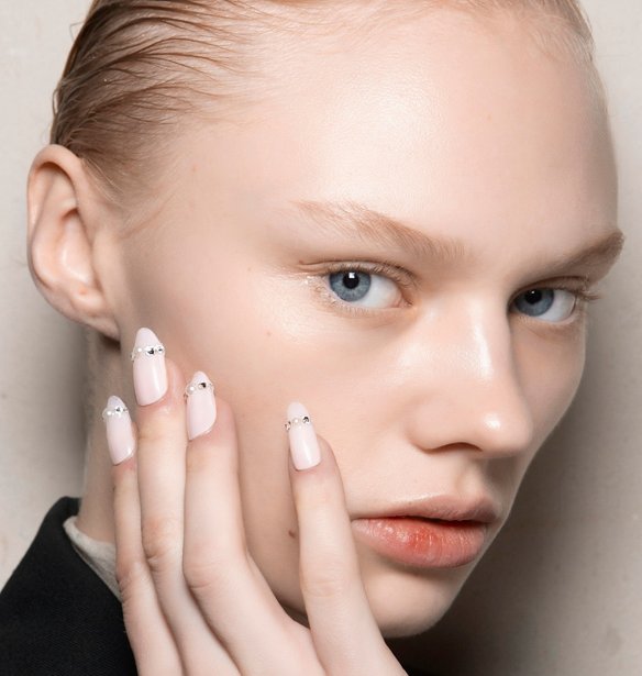 Silk Skin: Αυτή η θεραπεία σε mousse μορφή είναι το νέο μυστικό για πιο λαμπερή επιδερμίδα