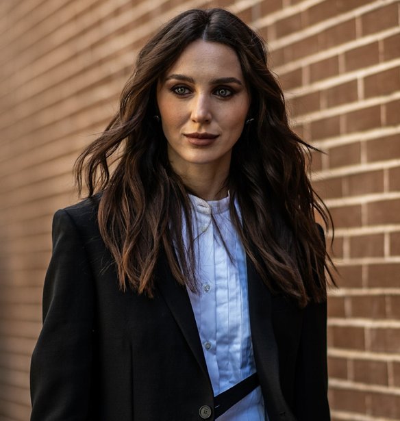 Smoked Suede Hair: Το πιο κομψό καστανό χρώμα μαλλιών για το φθινόπωρο