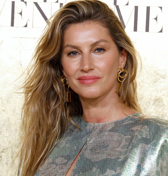 Gisele Bündchen: Το μαύρο μπικίνι που κολακεύει κάθε σώμα και δεν φεύγει ποτέ από τη μόδα