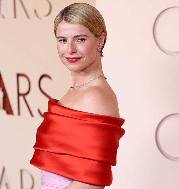 Buffed Red Lips:Η πιο κομψή τάση στα κόκκινα χείλη για το 2026