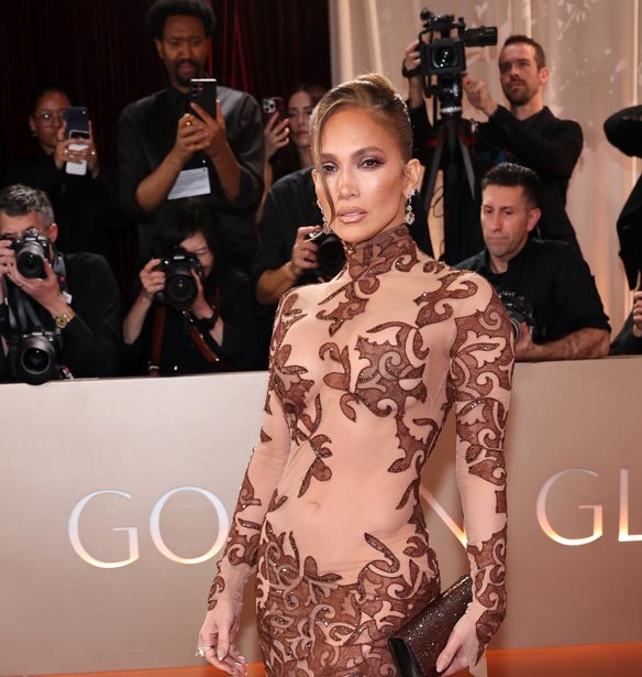 Jennifer Lopez: Η τσάντα των 30.000 δολαρίων που κράτησε σε πρόσφατη εμφάνισή της
