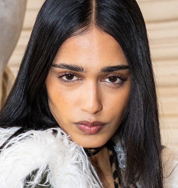 Αυτή η αλλαγή στο beauty look κάνει κάθε γυναίκα να δείχνει νεότερη