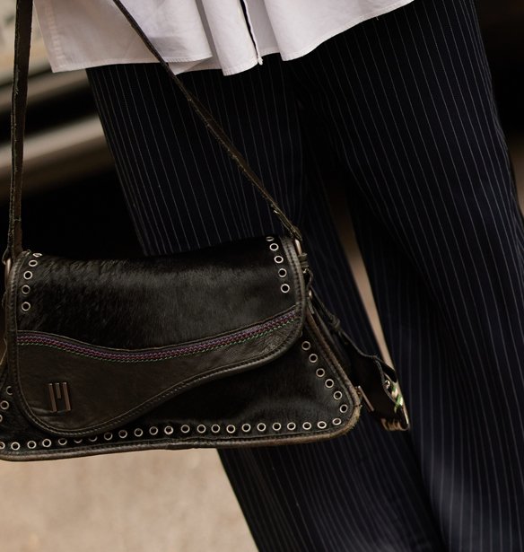 Το πιο κομψό wide-leg ριγέ παντελόνι από τη Massimo Dutti που μπορείτε να φορέσετε στο γραφείο ή σε ένα δείπνο
