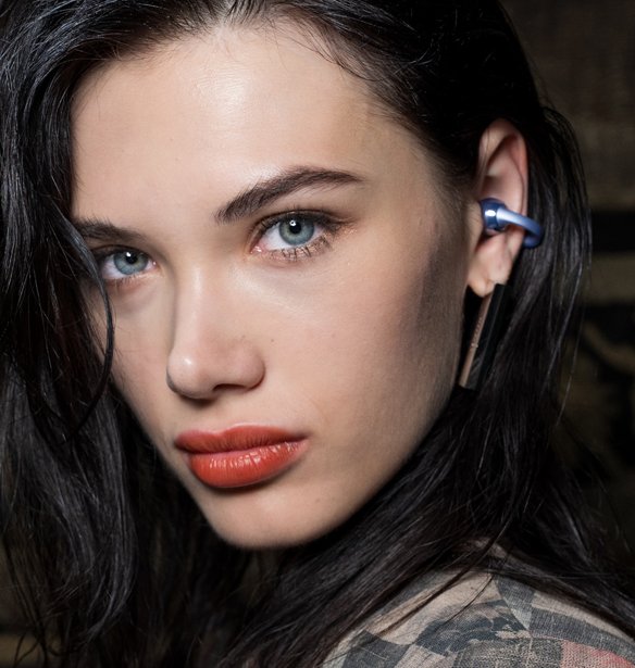 Ultra Sleek Lipstick: Βρήκαμε το κραγιόν που δεν θα ξανά βγει από την τσάντα σου